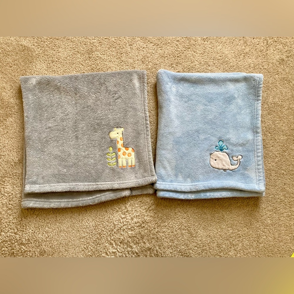 Two super soft baby blankets - Circo